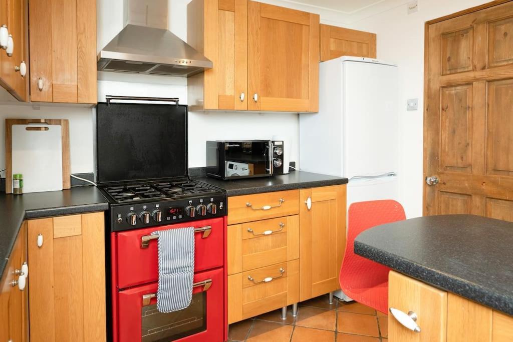 3 Bedroom Home Close To Town Centre With Wifi & Garden Royal Tunbridge Wells Esterno foto