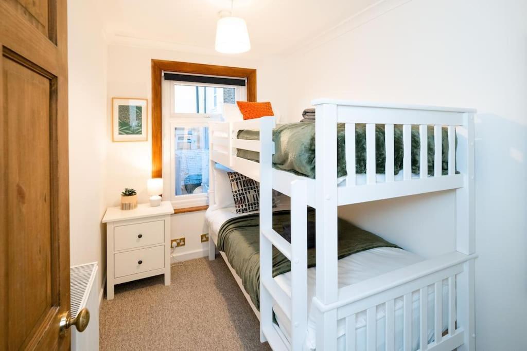 3 Bedroom Home Close To Town Centre With Wifi & Garden Royal Tunbridge Wells Esterno foto